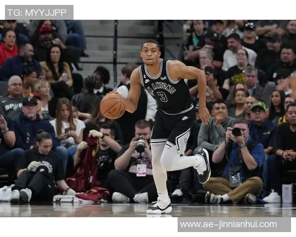 凯尔登约翰逊高效表现助力球队贡献14分6篮板2助攻展现实力